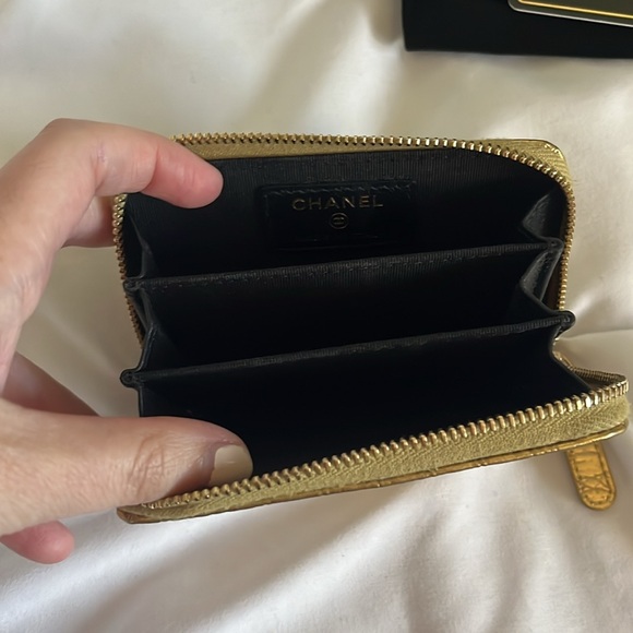 Chanel Egyptian Gold Croc Embossed Zip Around Card Holder - Picture 9 of 16